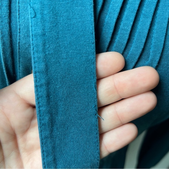 Elegant Teal Dress with Button Detail - Picture 4 of 10